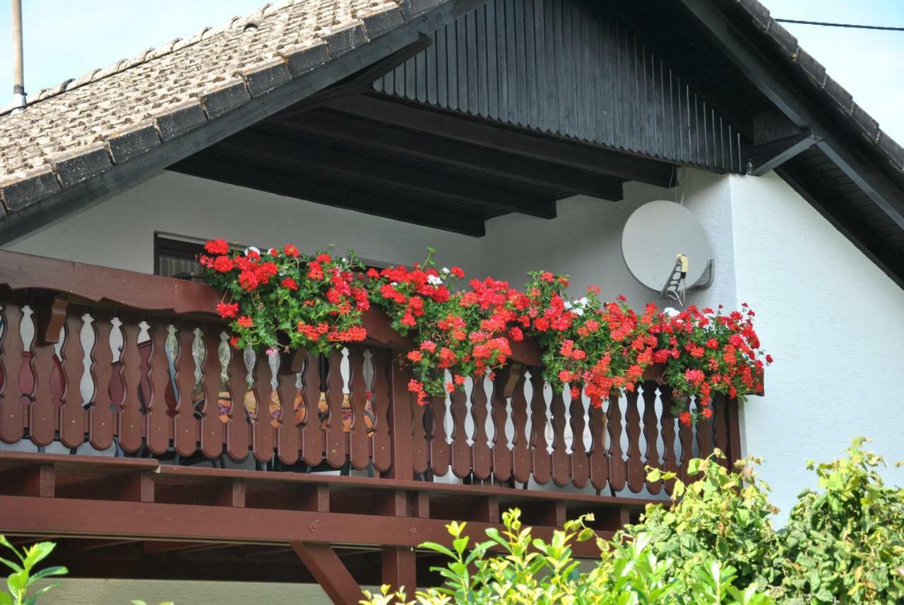 Ferienwohnung Rosengarten Osburg المظهر الخارجي الصورة